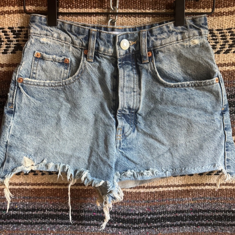 Zara Denim Shorts Womens 26 High Rise Raw Hem Light Wash Button Fly